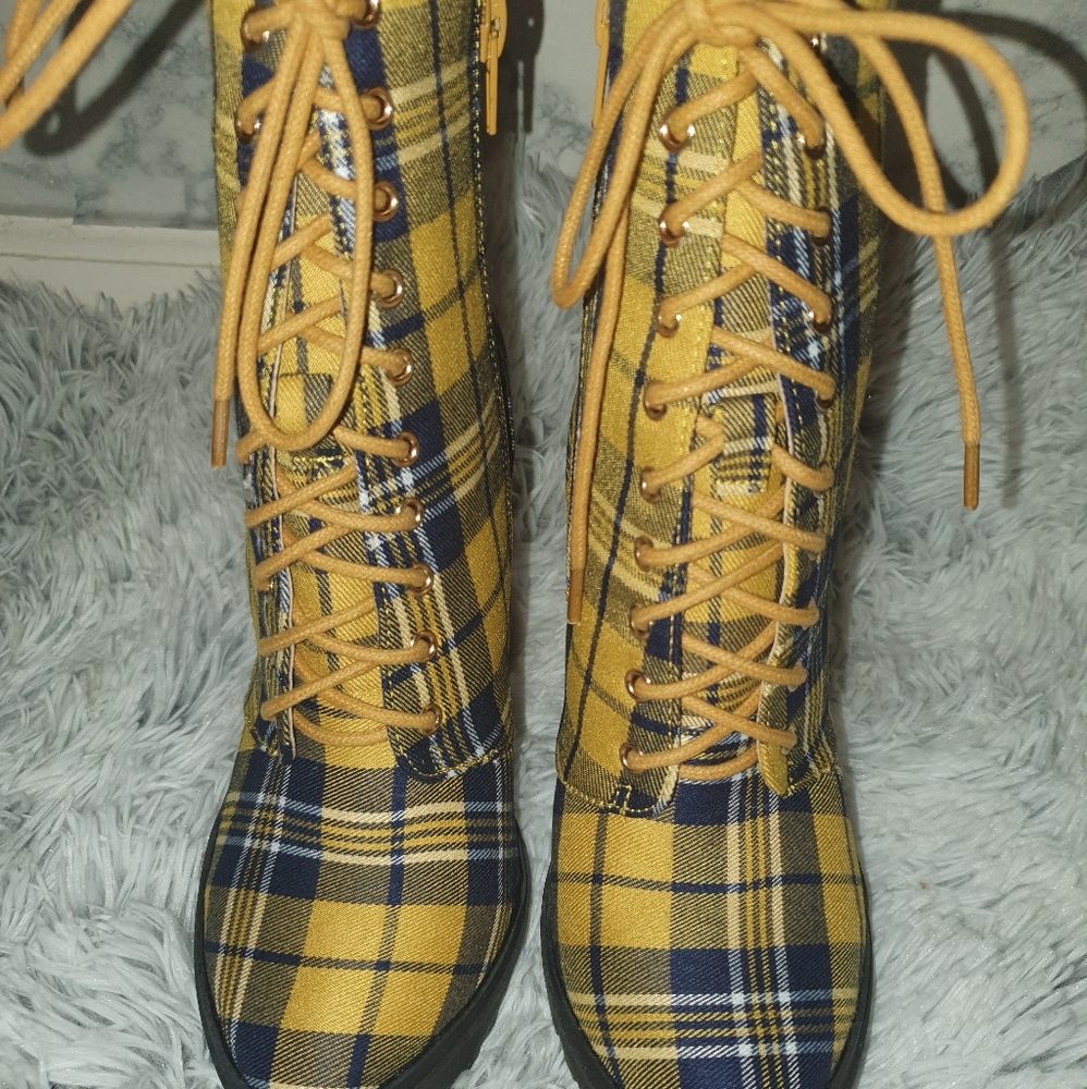 Yellow plaid booties sz 6 - Picture 2 of 3